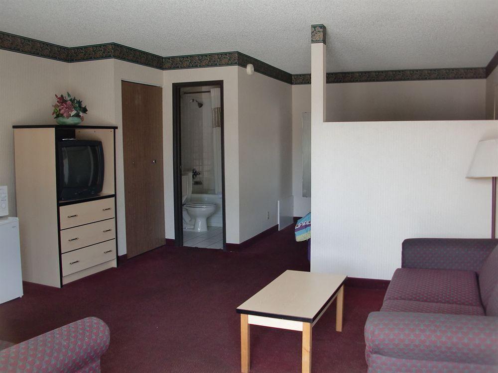 Travelstar Inn & Suites Colorado Springs Exterior foto