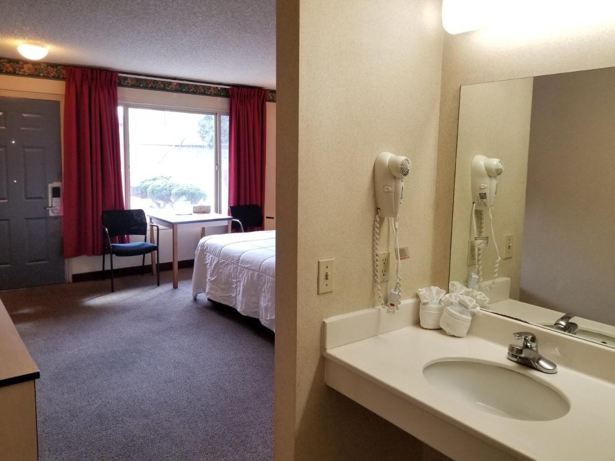 Travelstar Inn & Suites Colorado Springs Exterior foto
